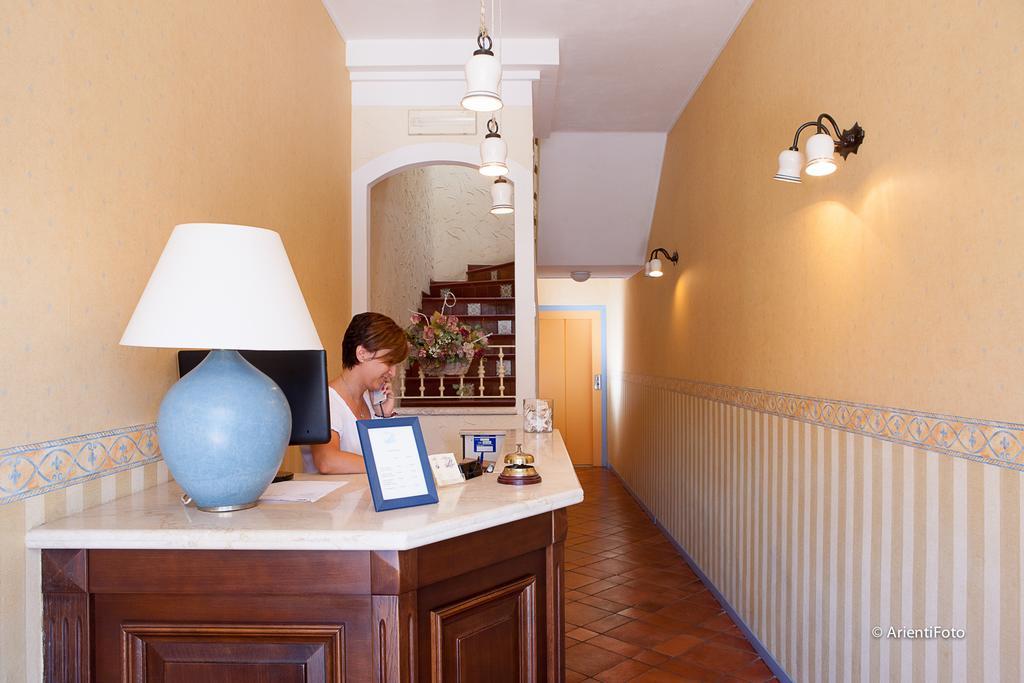 Albergo Del Lago カパルビオ エクステリア 写真