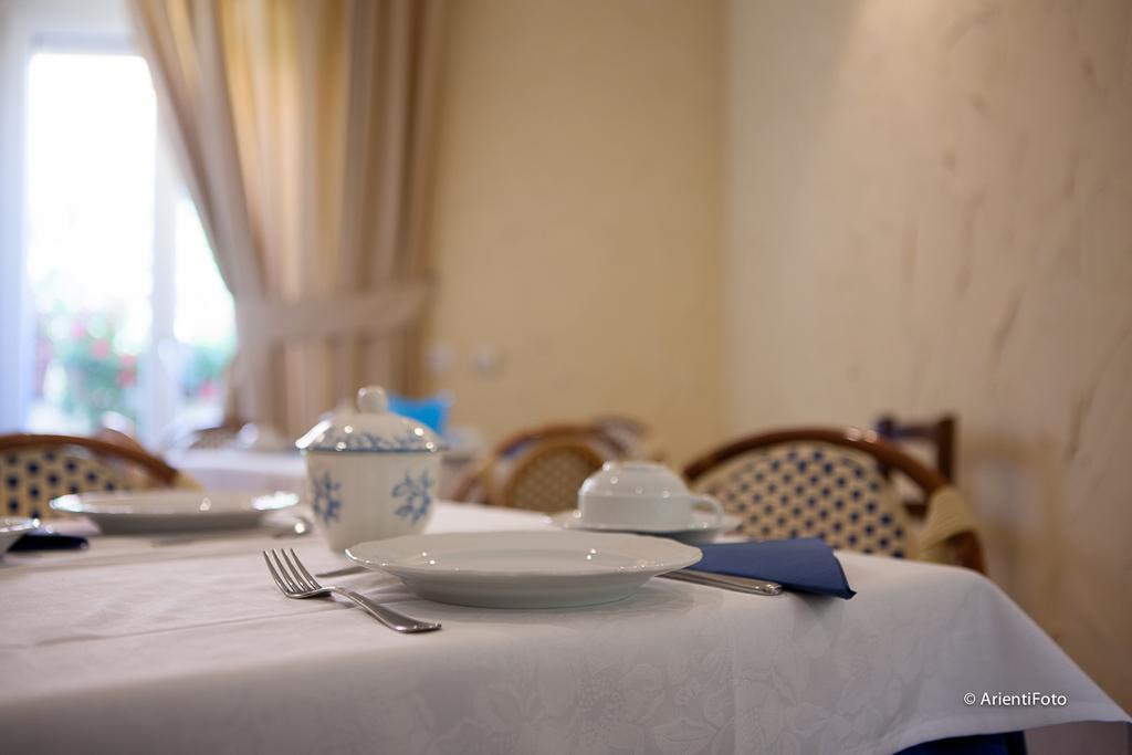 Albergo Del Lago カパルビオ エクステリア 写真